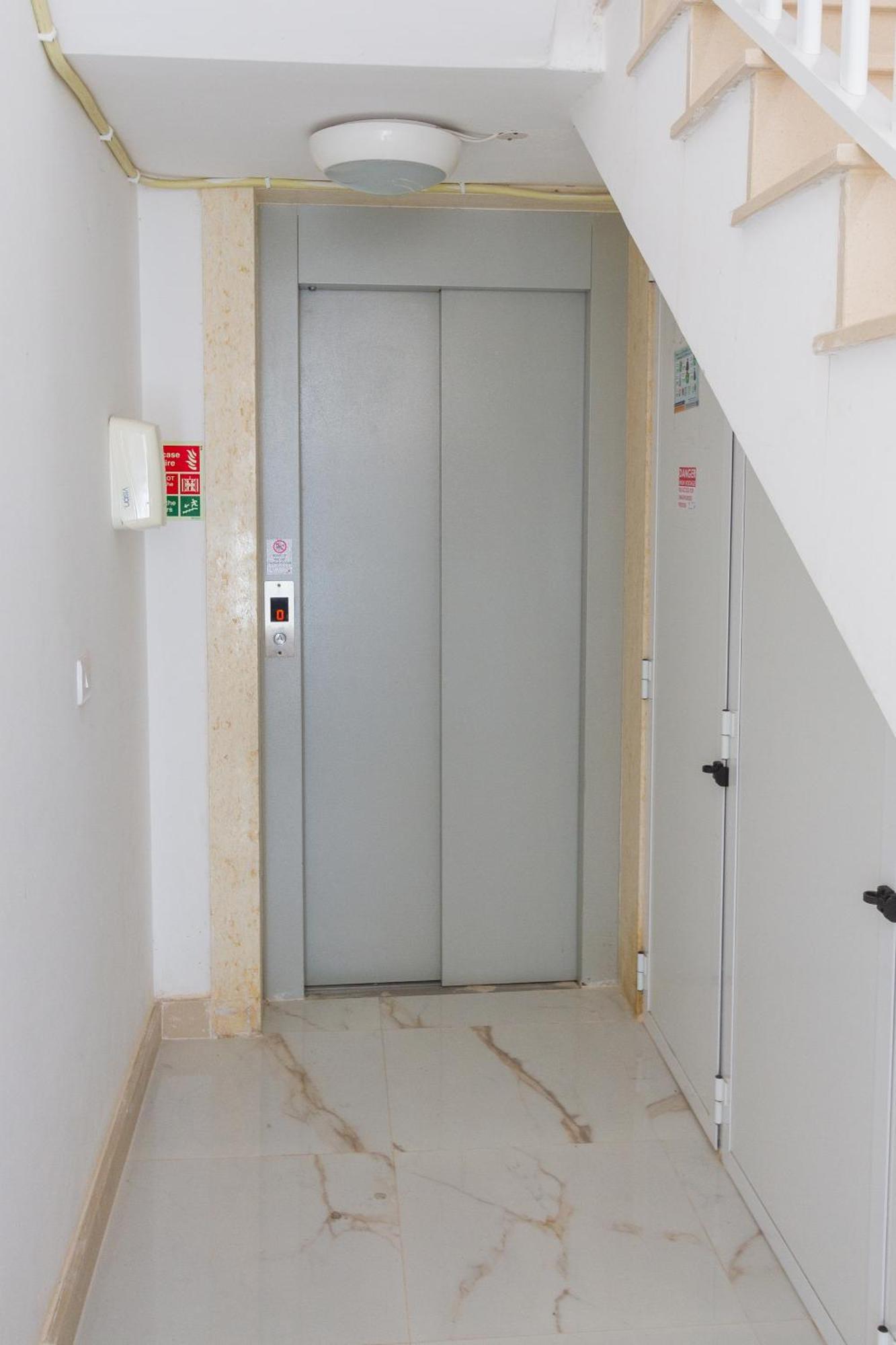 Modern & Central 2 Bedroom & 2 Bathrooms Apartment ムサイダ エクステリア 写真